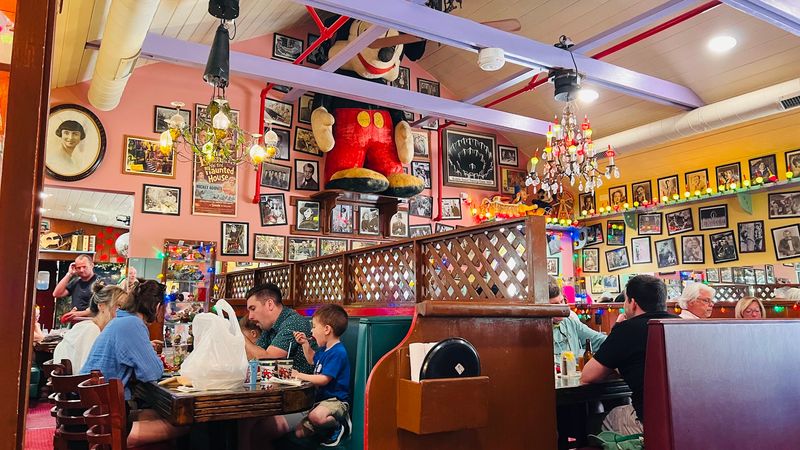 Service That Matches the Warmth of the Atmosphere