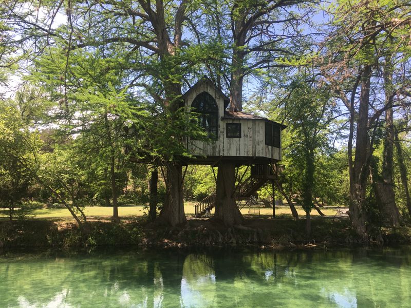 Crystal-Clear Sabinal River Access for Swimming and Exploring