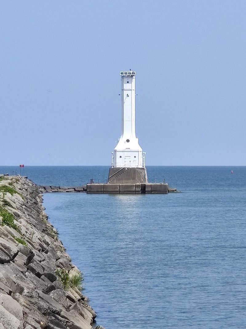 Huron Harbor Lighthouse (Huron)