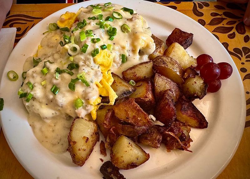 Cheddar Scallion Biscuits and Gravy