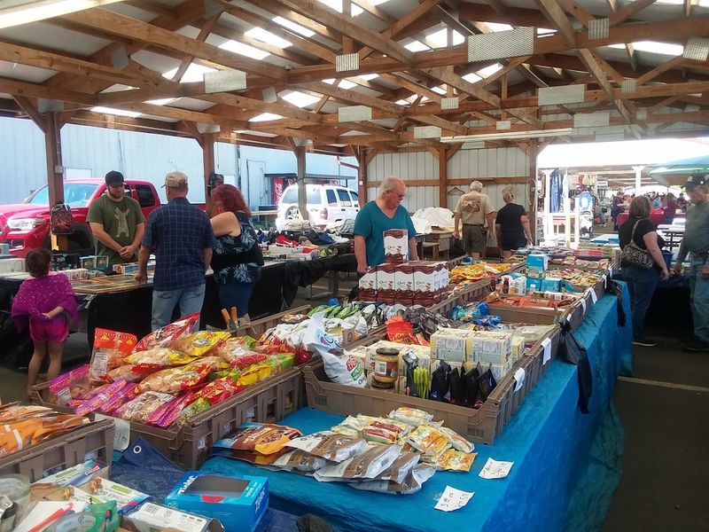 Fresh Produce and Local Goods From Tennessee Vendors