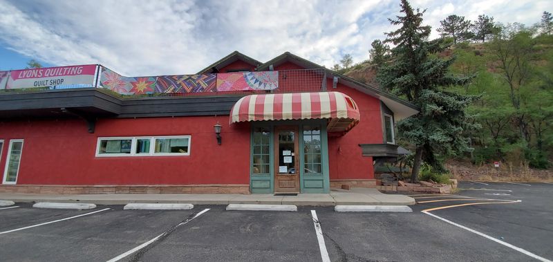 A Shop That Welcomes Out-of-Town Visitors With Open Arms