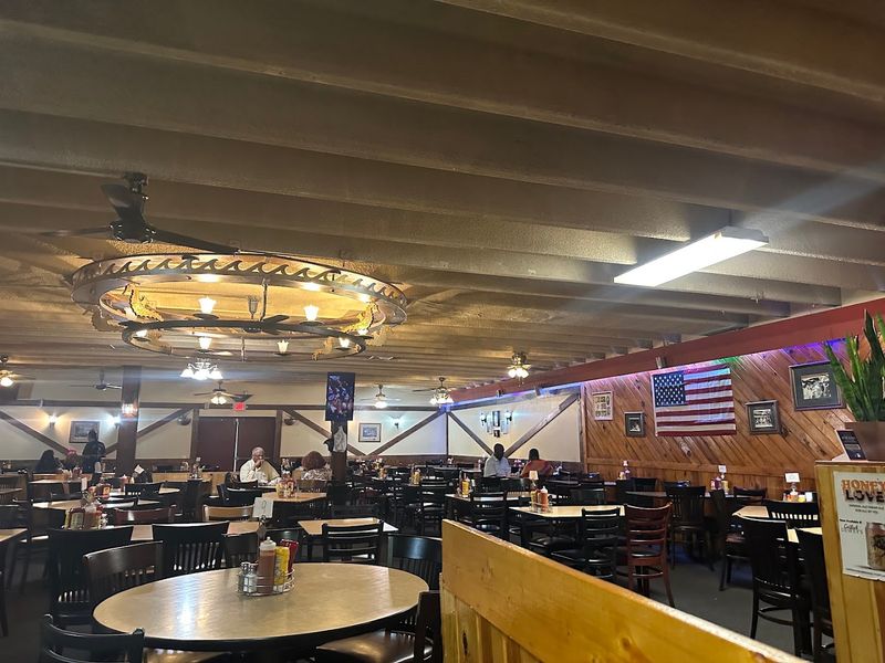 Old-School Atmosphere That Feels Like Real Florida