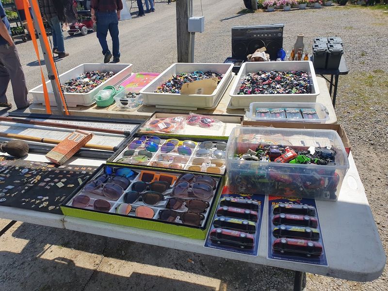 Antiques And Collectibles Treasure Hunting