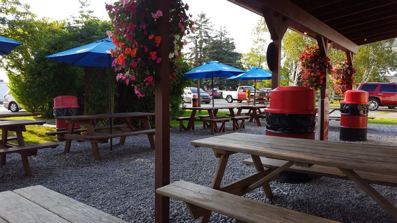 Eddie&rsquo;s Footlong Hotdogs (Downtown)