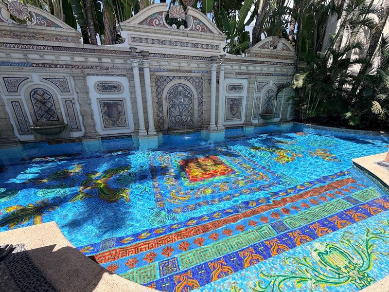 The Gold-Lined Pool That Stops Everyone in Their Tracks