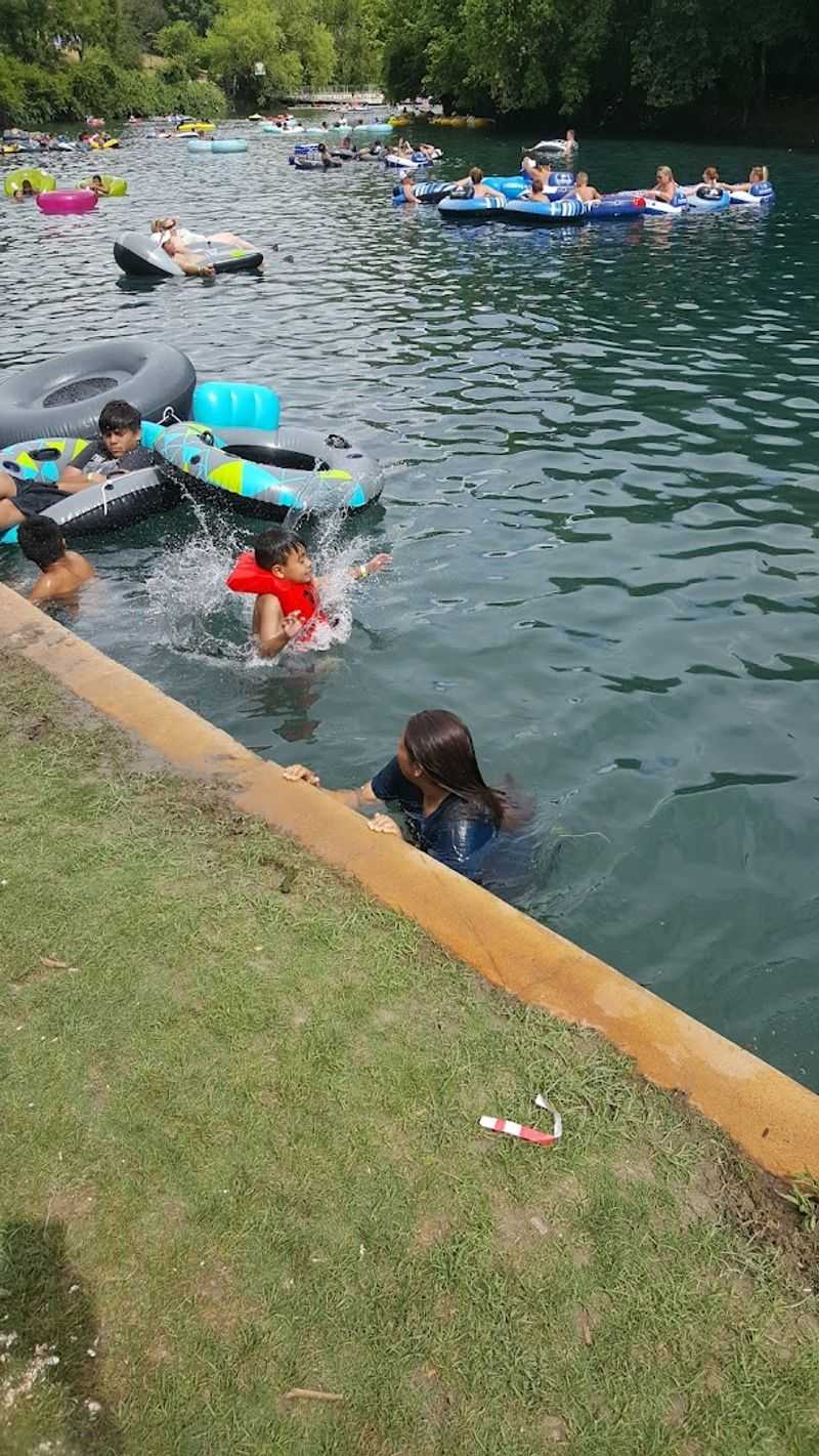 Family-Friendly River Access With Multiple Entry Points