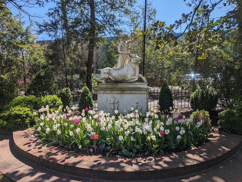 Why Dixon Gallery & Gardens Is One of Memphis's Most Beloved Spots