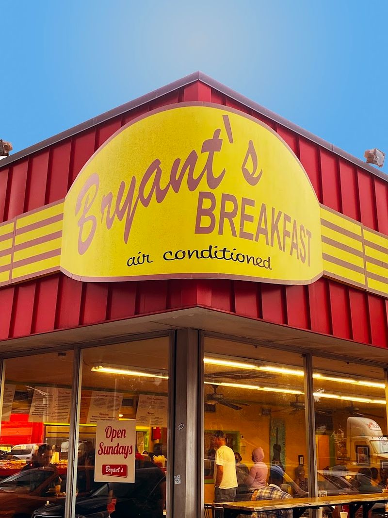 A Memphis Breakfast Institution With Old-School Charm