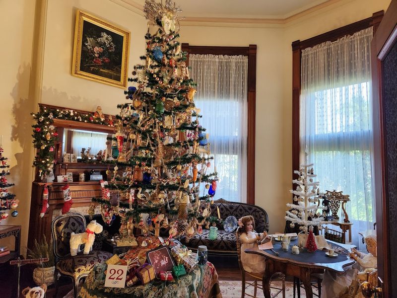 Victorian Christmas Transforms The Experience