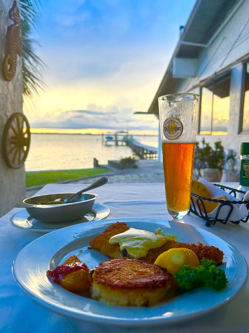 Cafe Coconut Cove (Melbourne Beach)