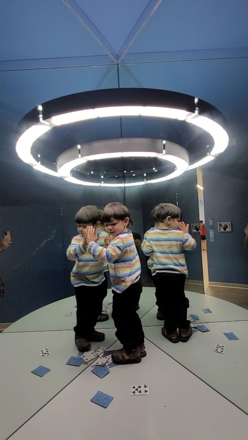 Infinity Room: Mirrors Without End