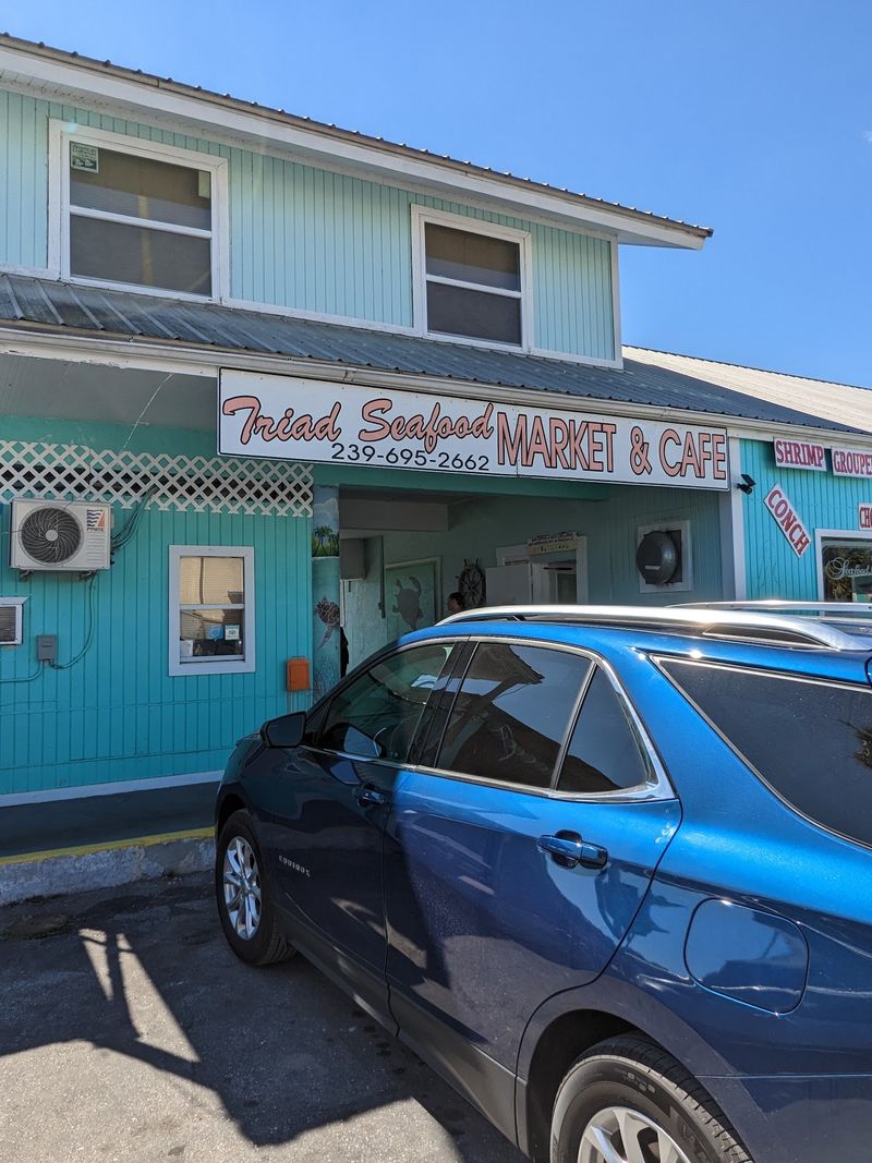 Triad Seafood Market & Café (Everglades City)