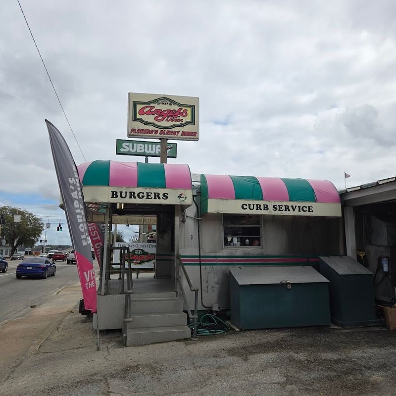 Honk for Curb Service Just Like the 1950s