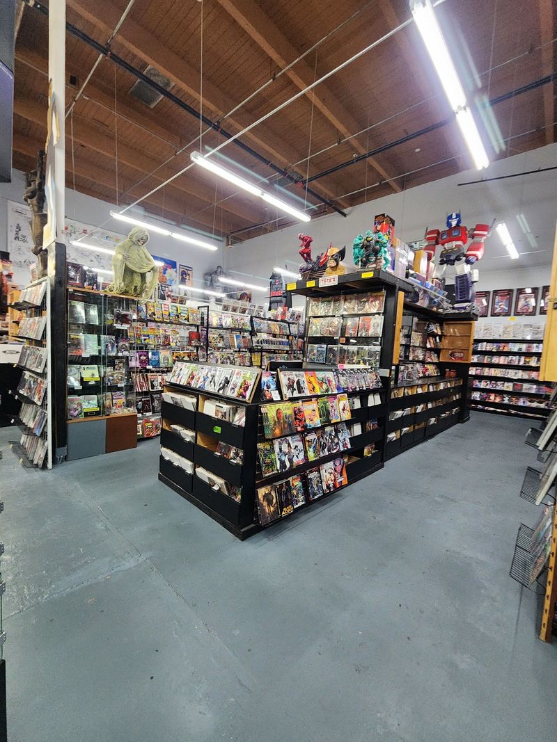 TATE'S Comics + Toys + More (Lauderhill)