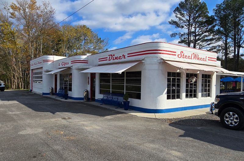A Retro Diner Bringing 1950s Charm Back to Benton, Tennessee