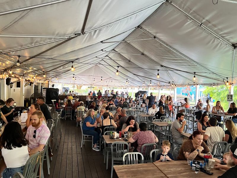 Live Music That Sets The Perfect Vibe