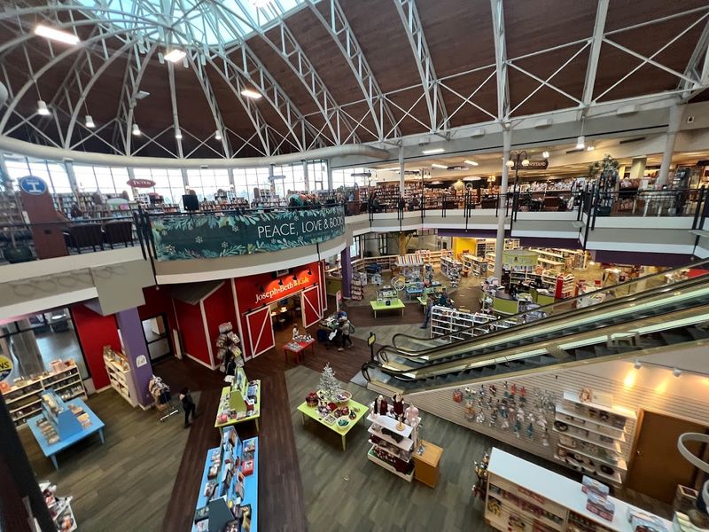 A Grand, Wander-Friendly Layout