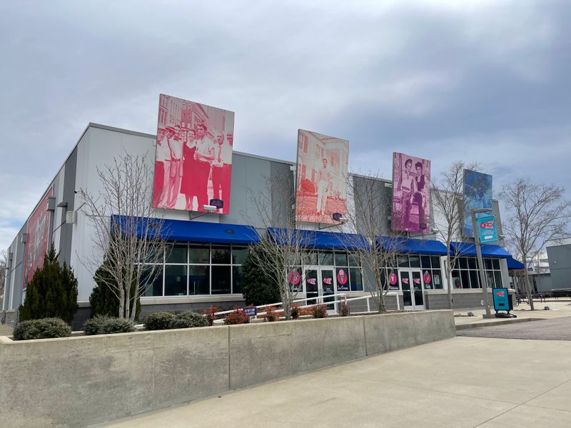 Holiday Shopping on Elvis Presley Blvd