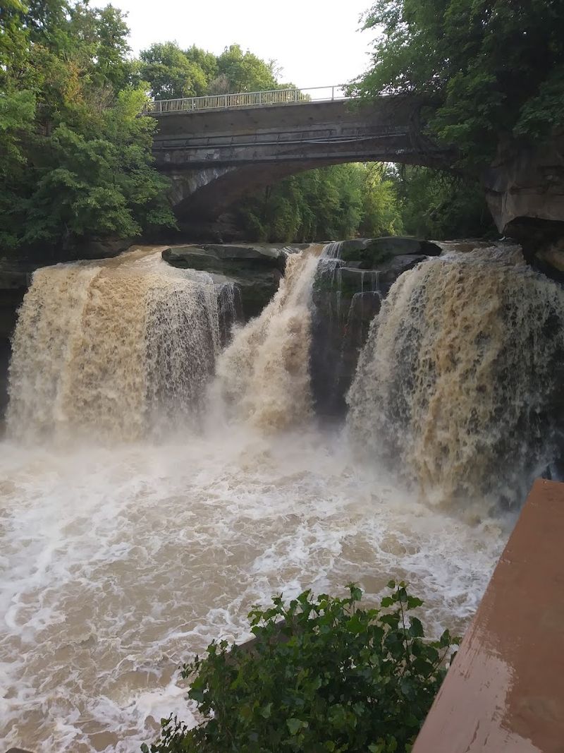 West Falls &ndash; Cascade Park, Elyria