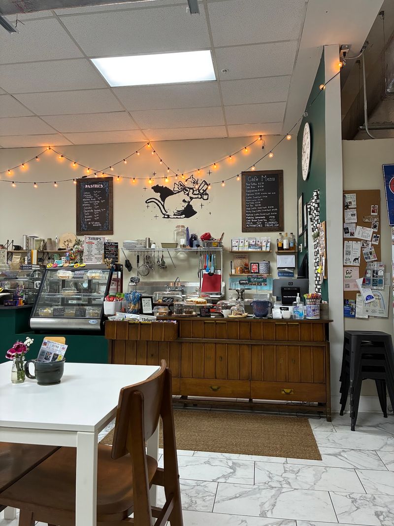 Coffee and Pastries That Keep You Lingering