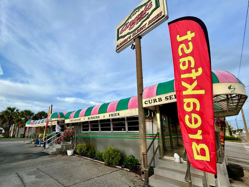 Retro Curb Service That Takes You Back to 1932