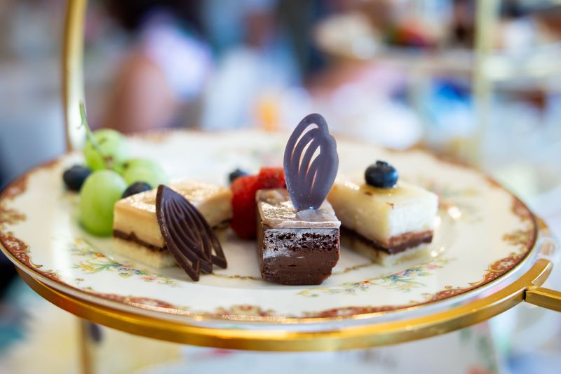 Petite Cakes and Macarons