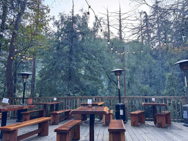 Fernwood Tavern (Big Sur)