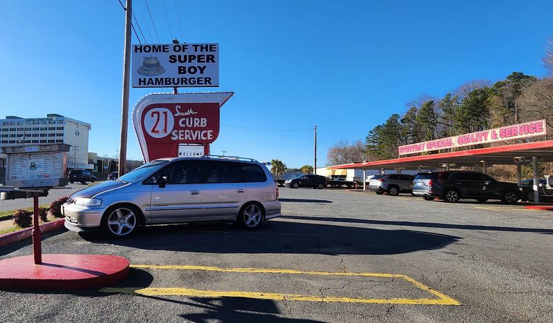 Atmosphere and Nostalgia on Independence Boulevard