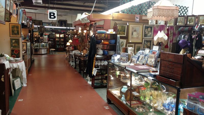 Renninger's Twin Markets Antique Center & Flea Market (Mount Dora)