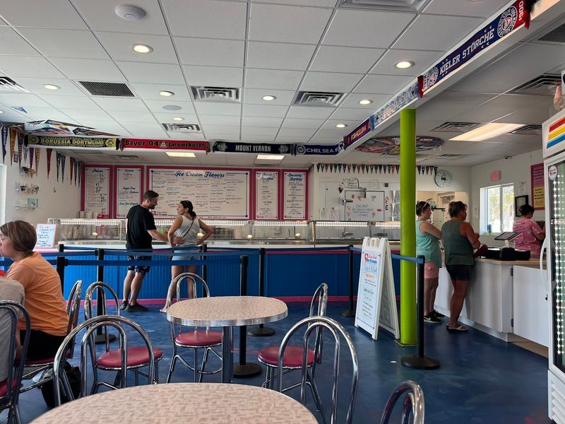 Lines That Stretch Out the Door (But Move Fast)