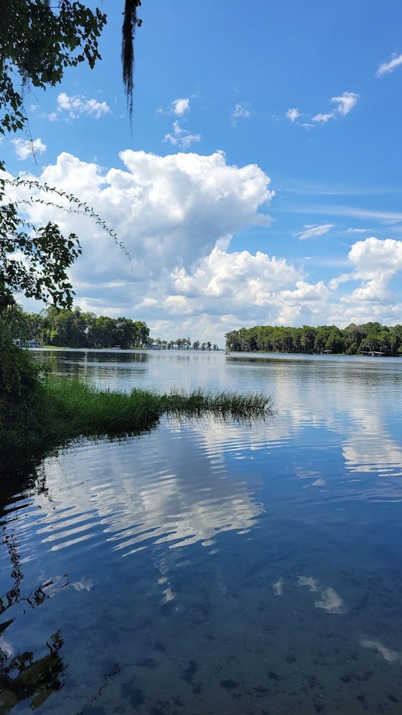 It’s Wild That So Few People Know About This Gorgeous Florida Lake