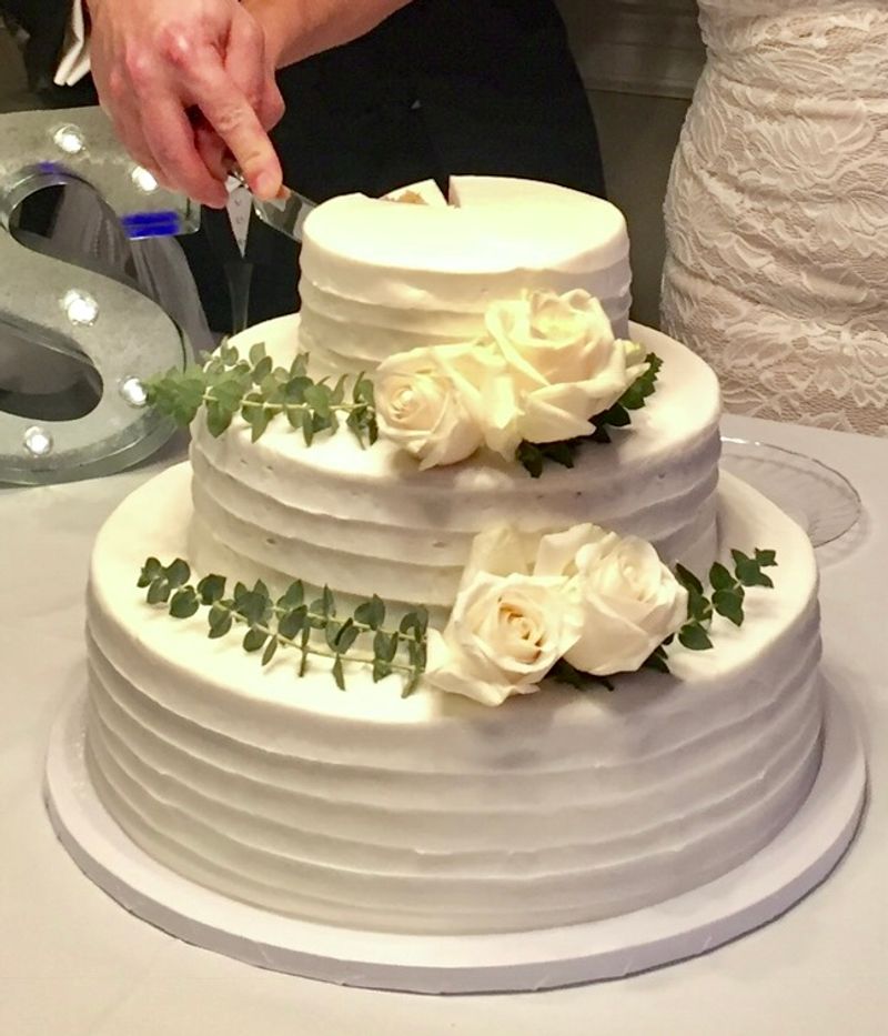 Wedding Cakes That Save the Day