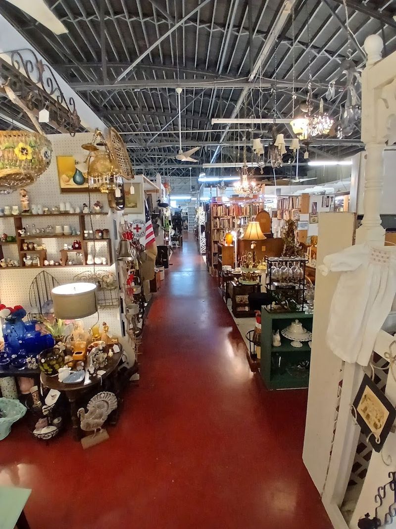 Goodlettsville Antique Mall Is Packed With Hidden Treasures