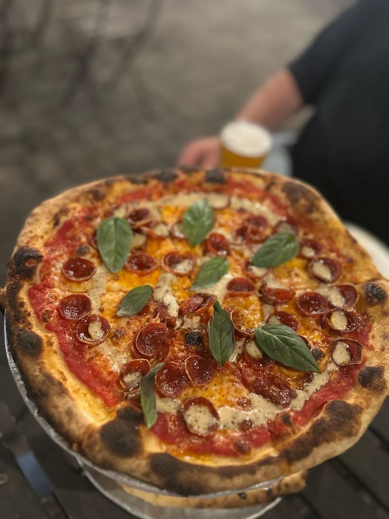 Wood-Fired Neapolitan Pies Worth the Drive