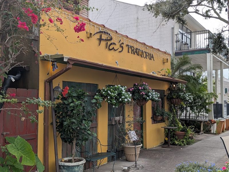 Pia's Trattoria
