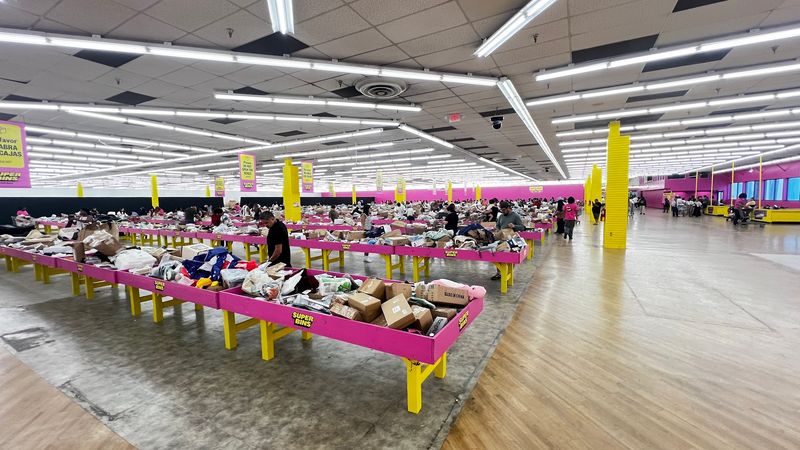 How Super Bins Compares to Regular Thrift and Discount Stores