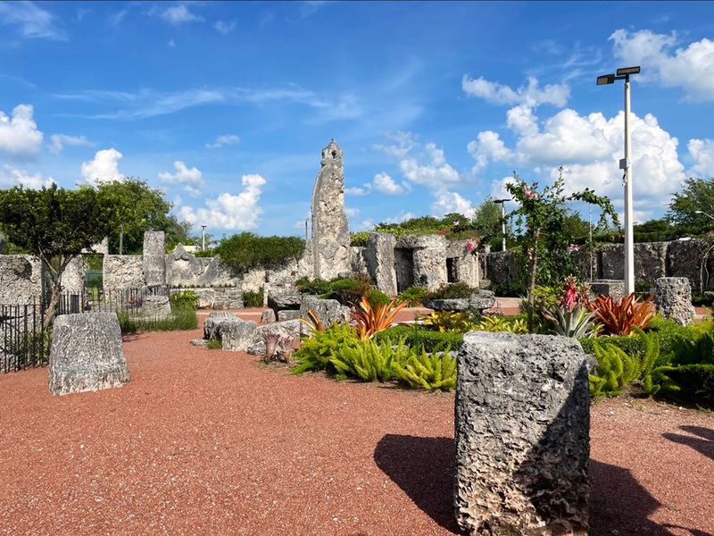 Coral Castle: One Man's Stone Mystery
