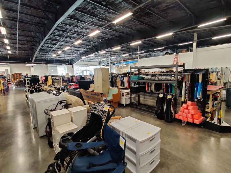 Clean, Organized Shopping Environment