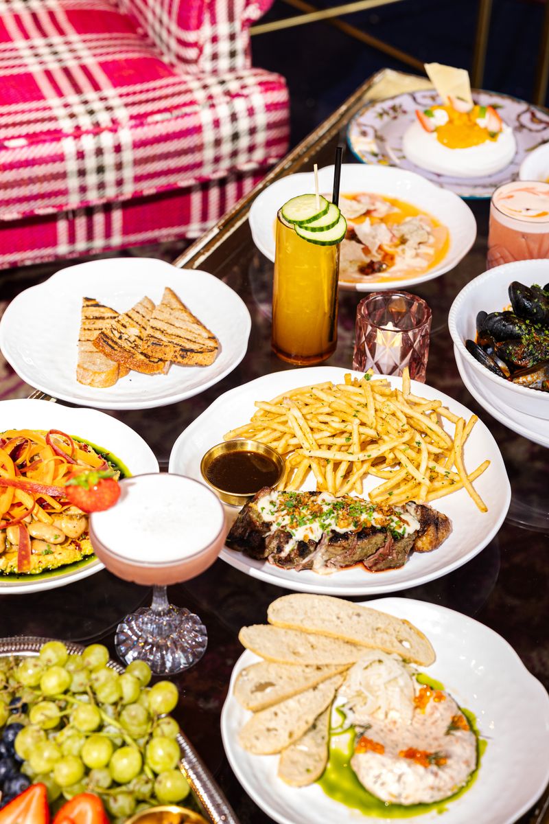 What to Drink and Eat at White Limozeen