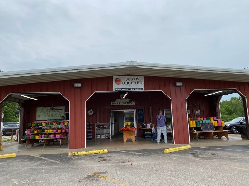 Jones Orchard Farm Market &mdash; Millington