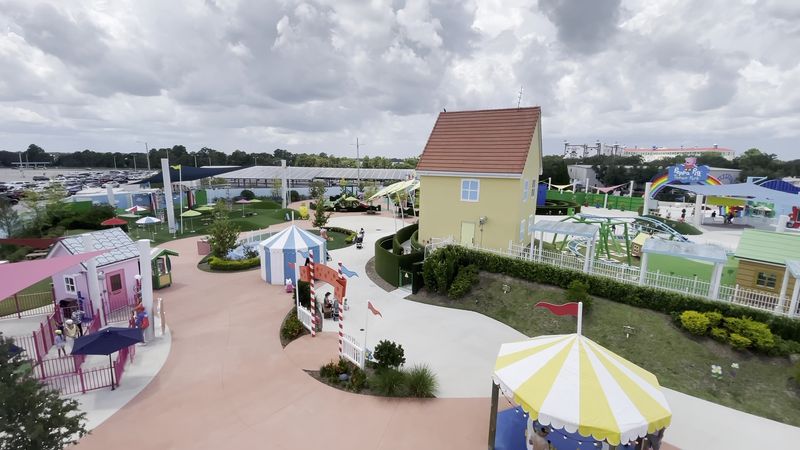 PEPPA PIG Theme Park Florida: Peppa's Halloween Party