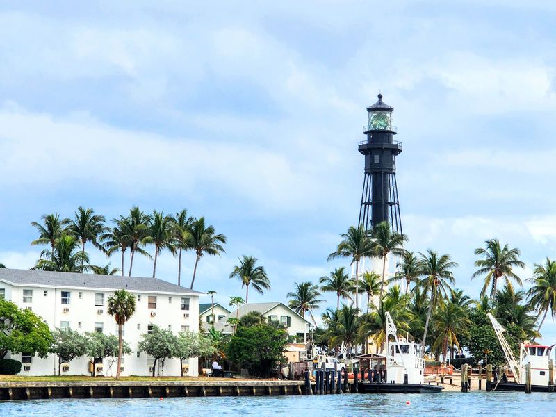 Hillsboro Inlet Marina's Waterfront Dining and Evening Entertainment