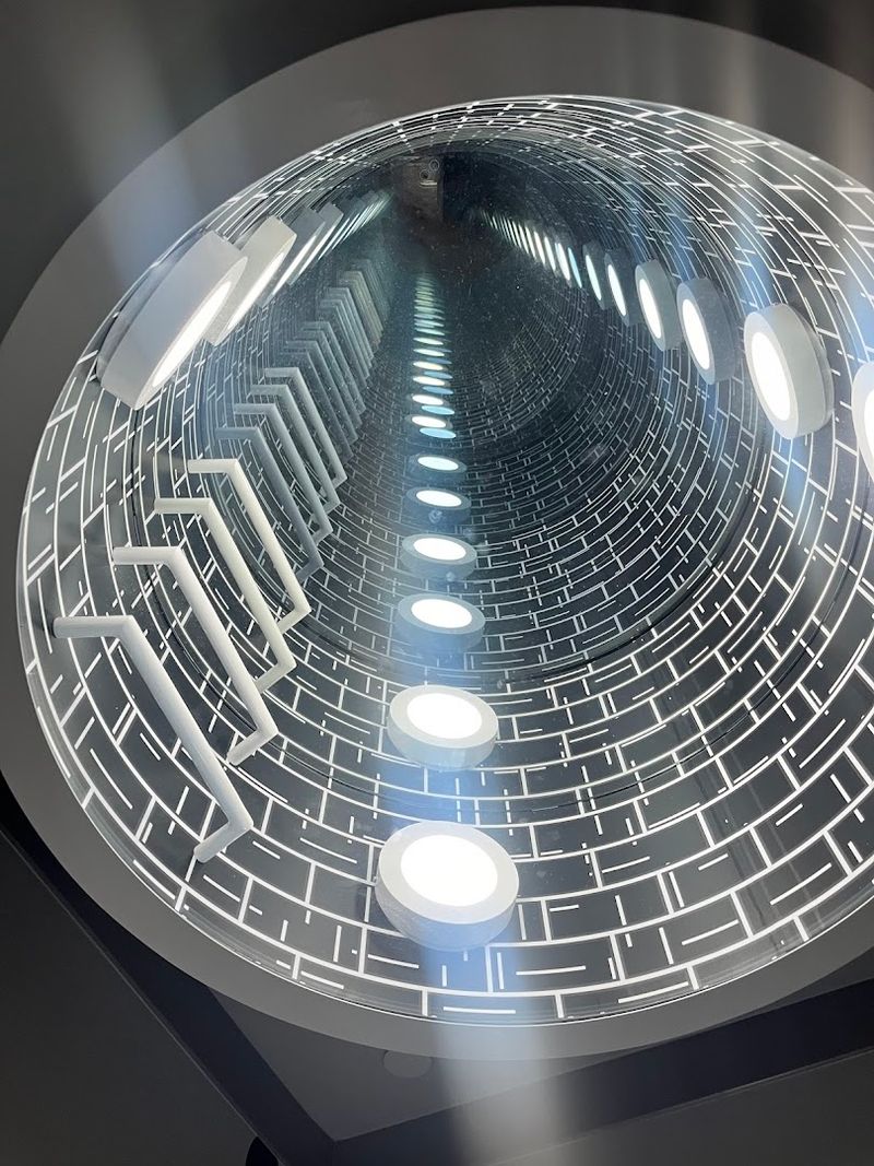 Infinity Rooms - Endless Spaces In Tiny Boxes