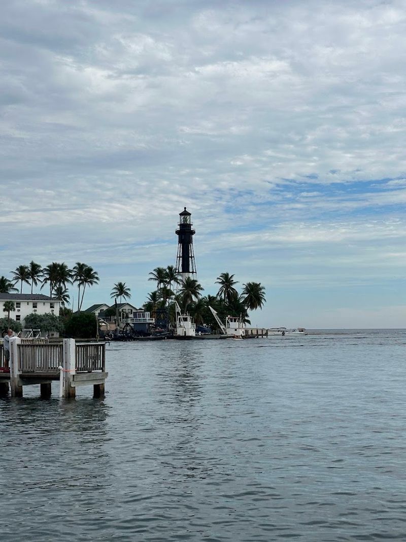 Lighthouse Views That Frame Your Beach Day