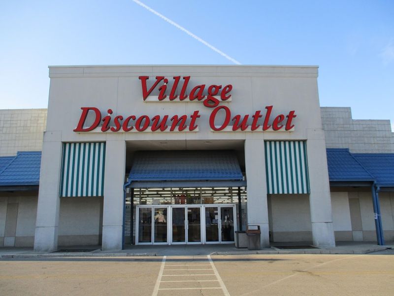 Village Discount Outlet, Dayton