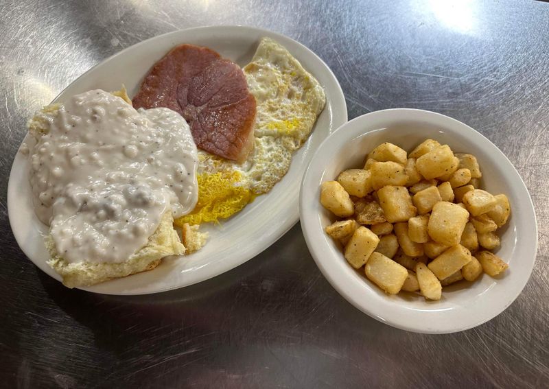 What Angie's Kitchen Is Known For (And What Regulars Always Order)