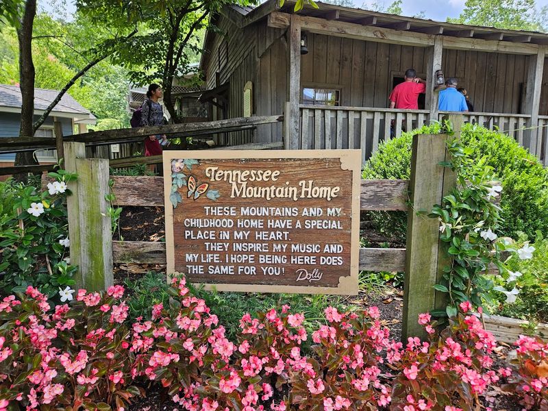 Dolly&rsquo;s Tennessee Mountain Home, Pigeon Forge