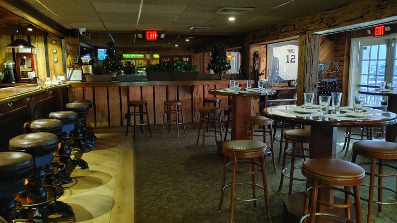 What the Atmosphere Is Like Inside the Restaurant