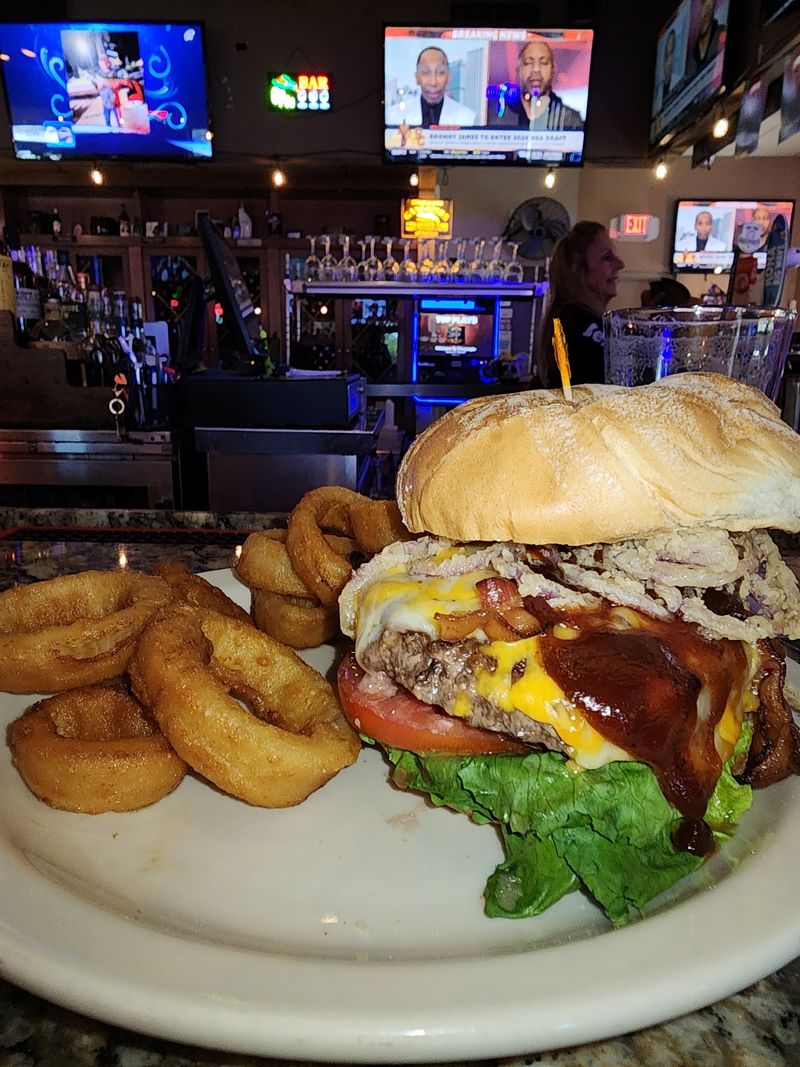 The Legendary One-Pound Burger